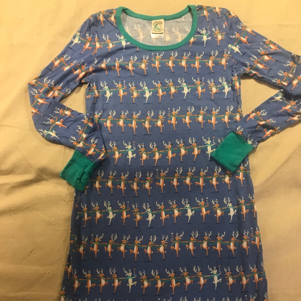Munki Munki nightgown w/ dancing reindeer like new